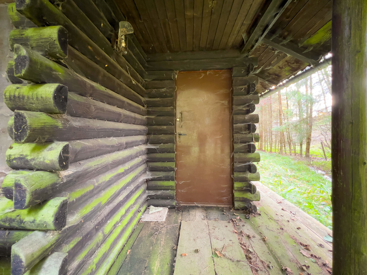 Eingang Holzhütte