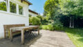 Terrasse mit Blick in den Garten