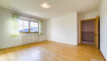 geräumiges Schlafzimmer
