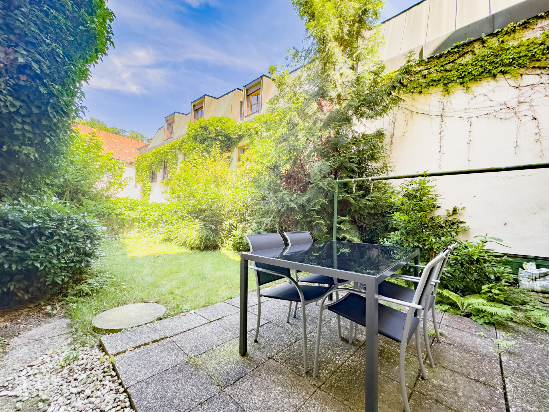 Terrasse mit eigenem Garten