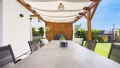 Terrasse mit Holz-Pergola