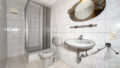 Bad mit Dusche und WC im UG