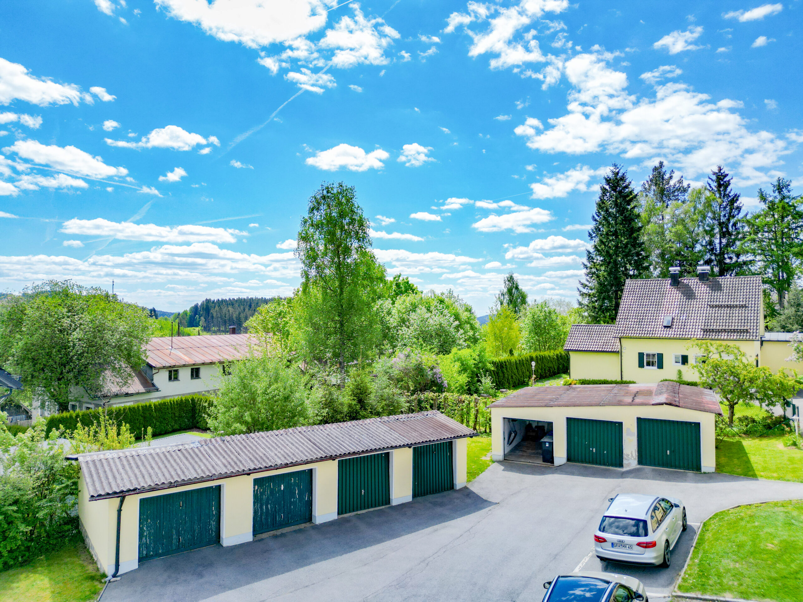 Garagen & Stellplätze