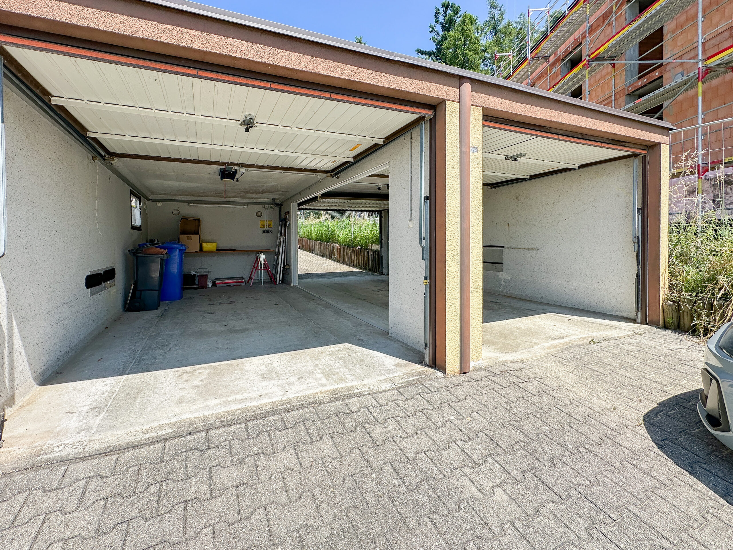 großzügige Doppelgarage