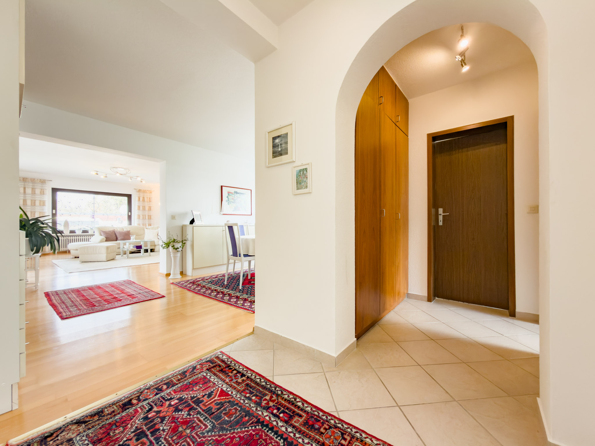 Blick Richtung Ess- und Wohnzimmer