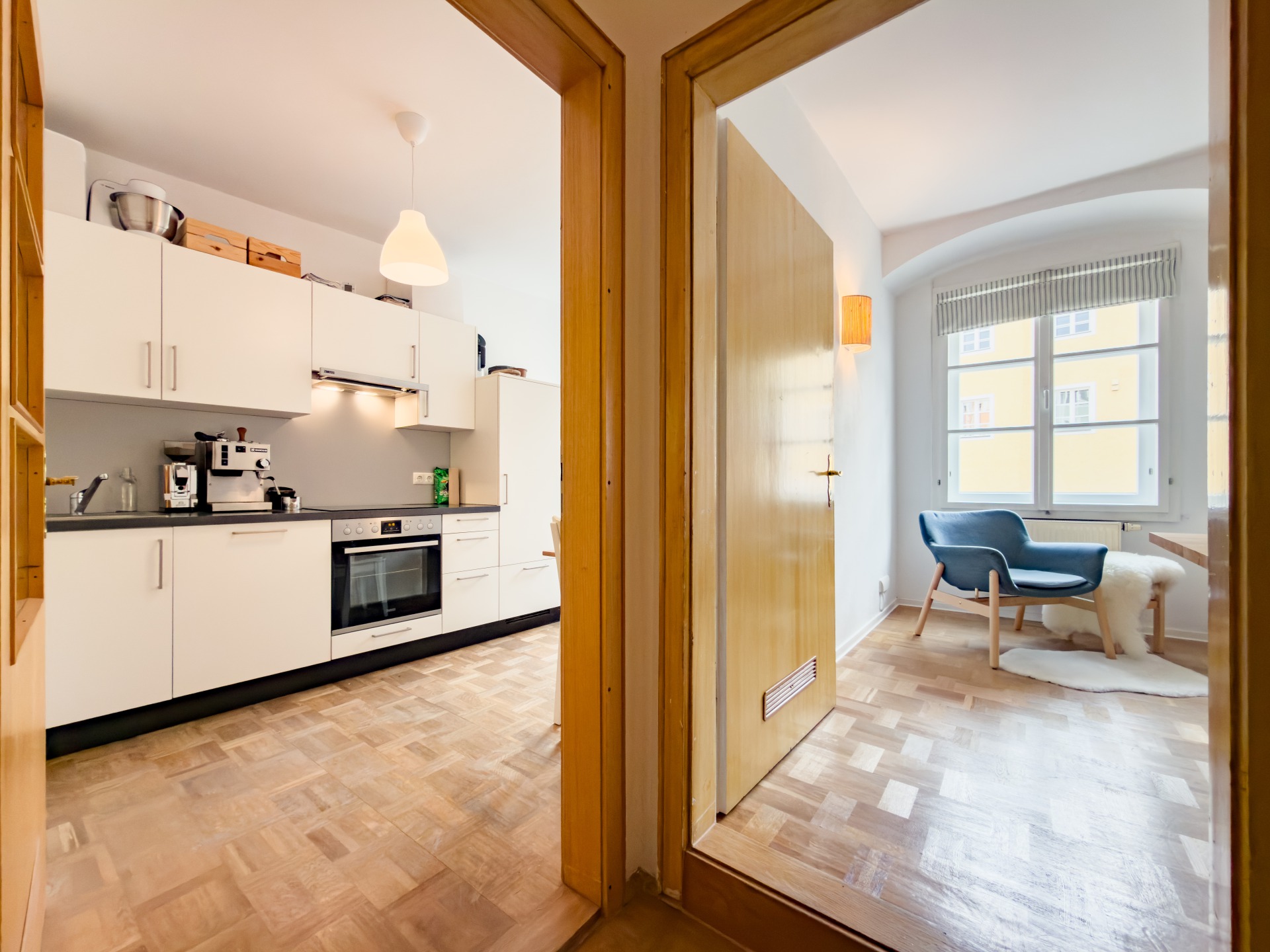 Blick in Küche und Flur