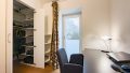Büro mit begehbarem Schrank