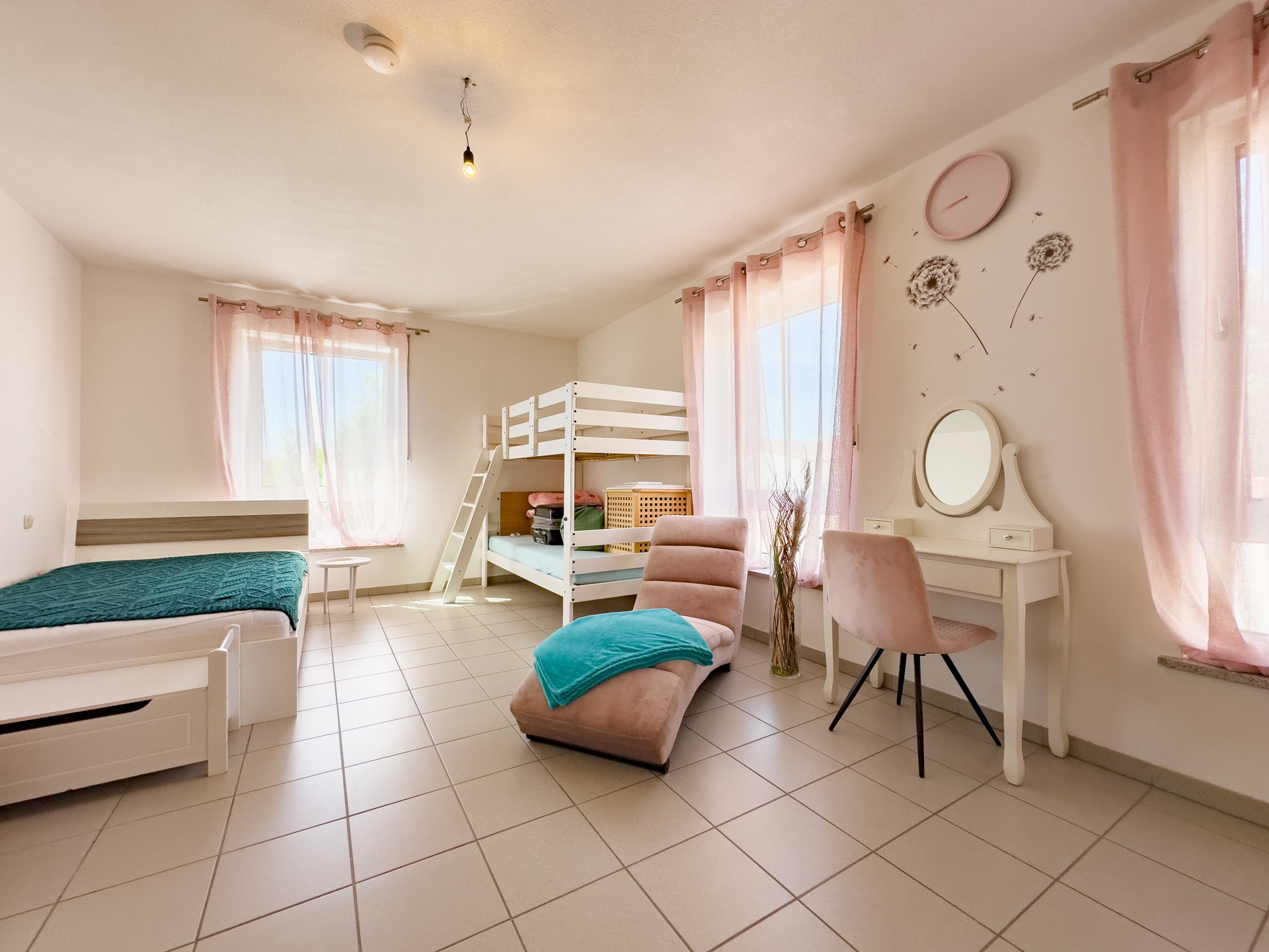 Kinderzimmer 2 OG