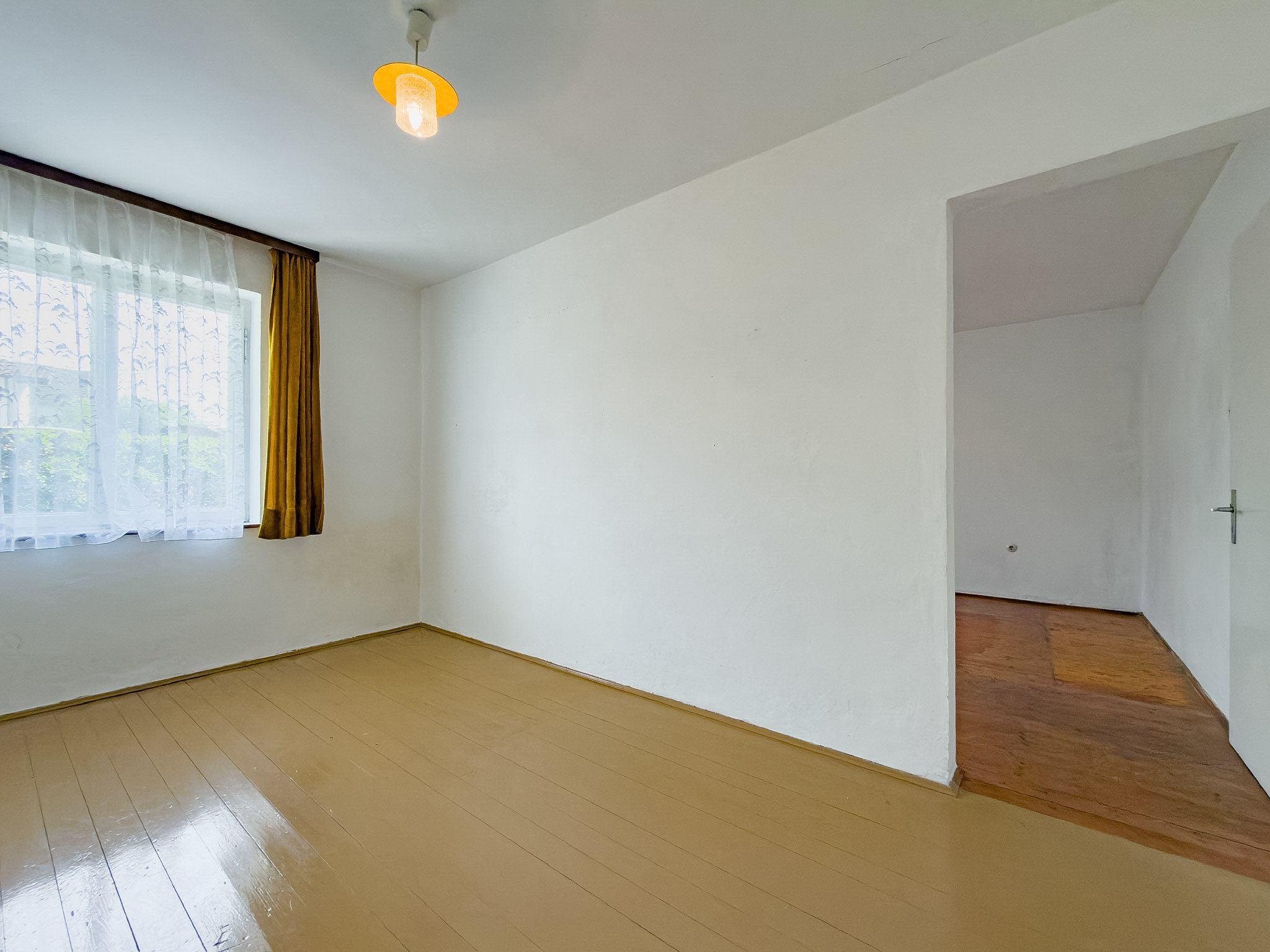 Durchgangszimmer im EG