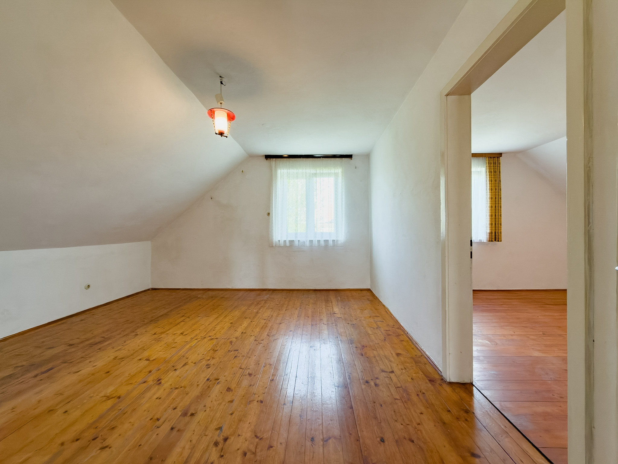 Durchgangszimmer im OG