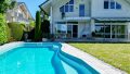 Außenansicht mit Pool