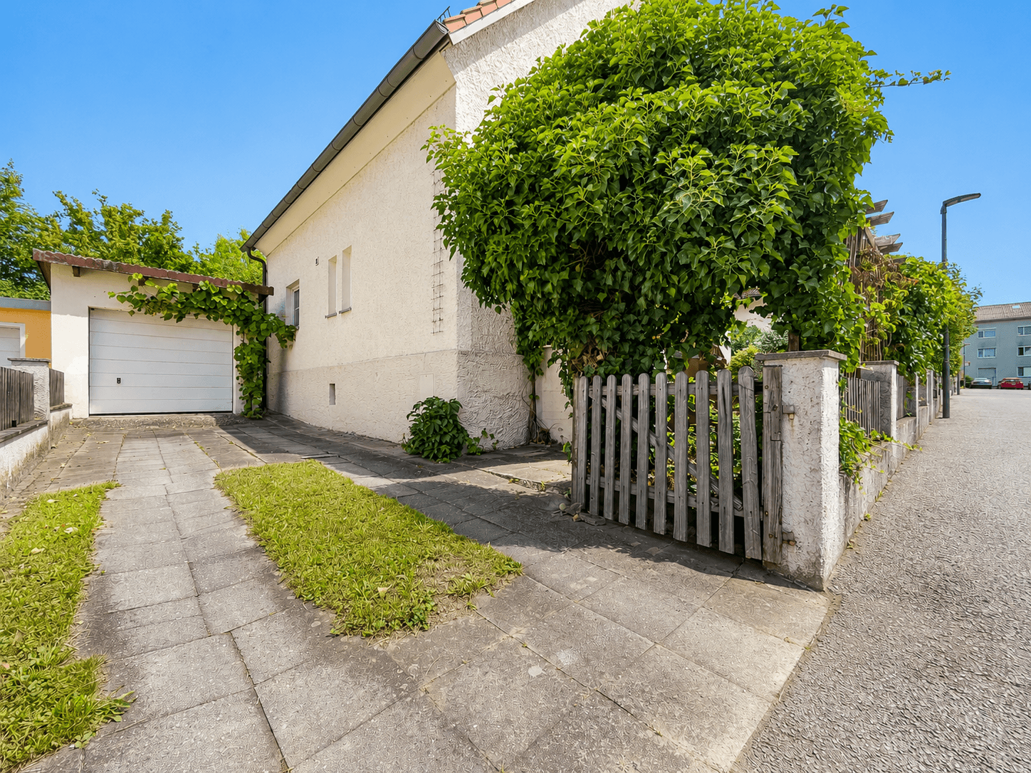 Außenansicht/Garage