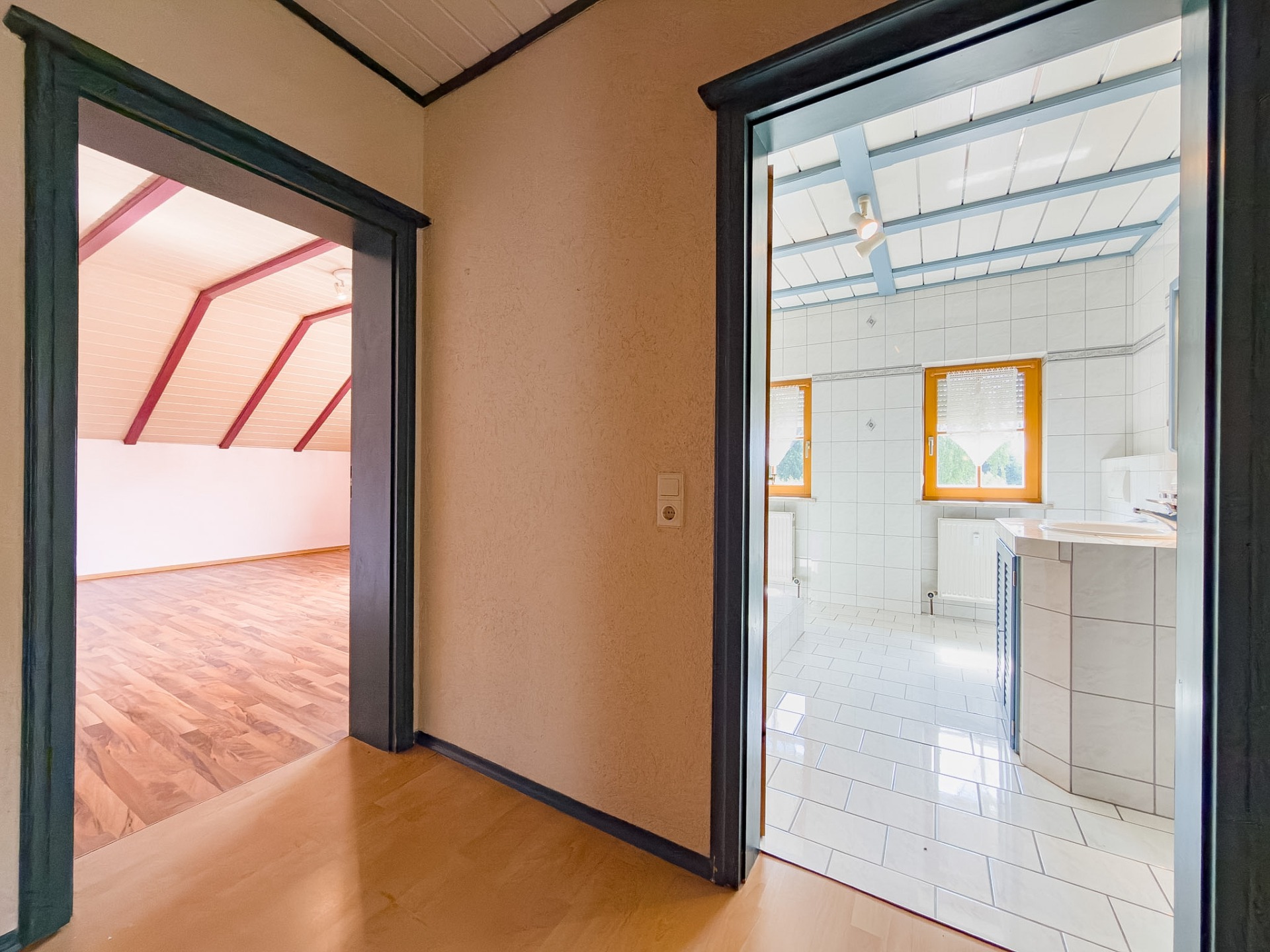 Kinderzimmer / Badezimmer im OG (Anbau)