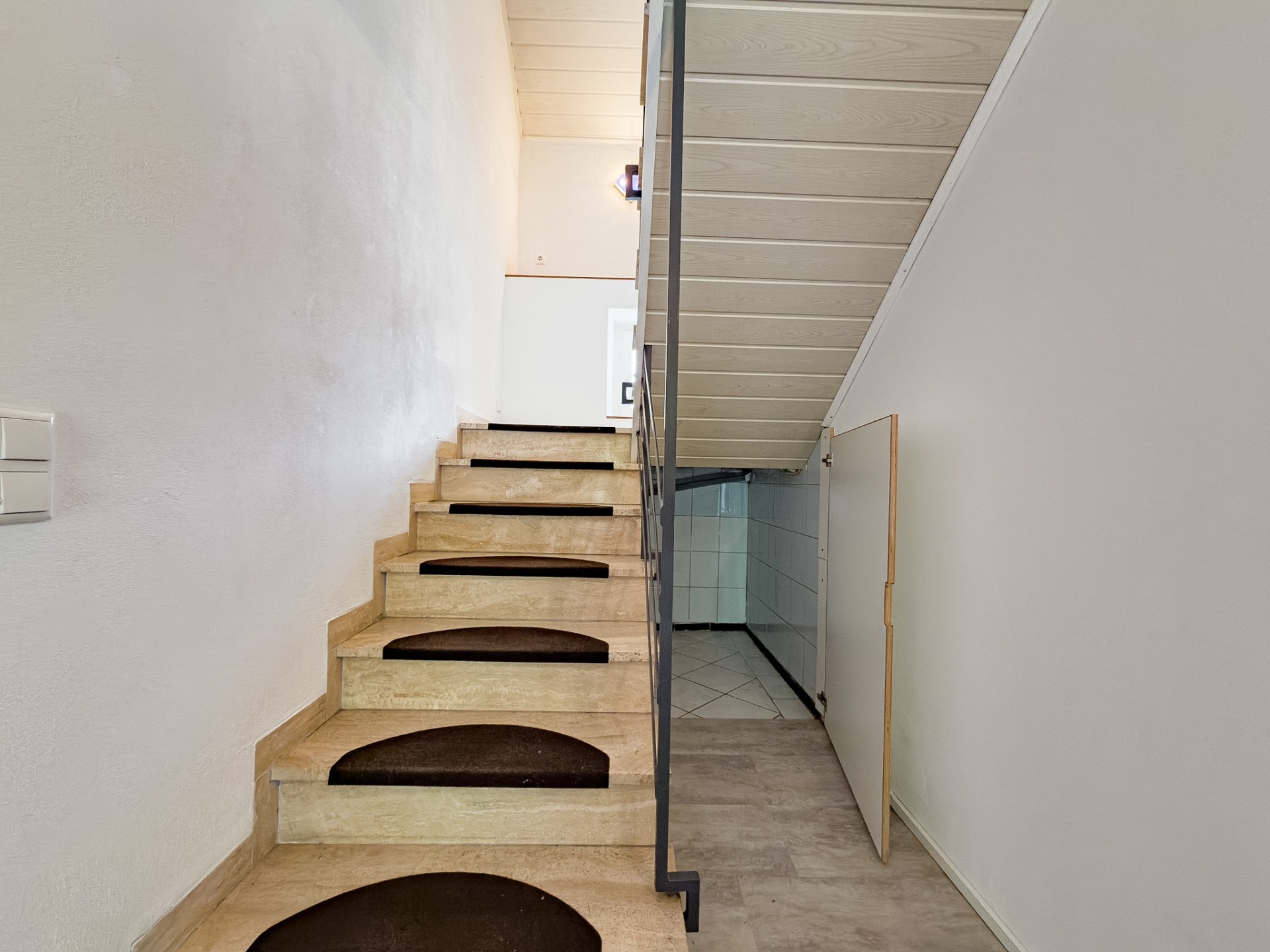 Treppe im EG (Bestand)