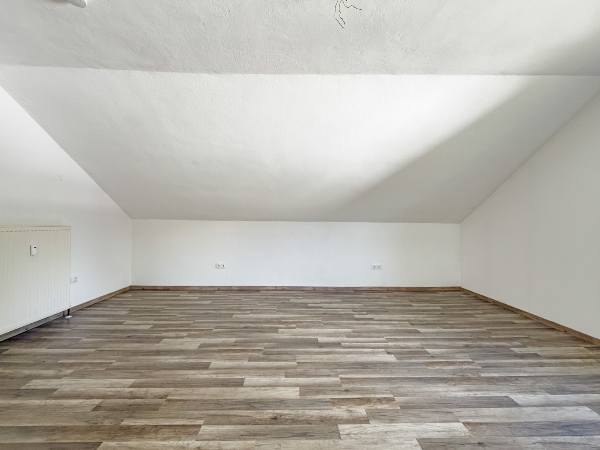Schlafzimmer 1 im EG (Bestand)