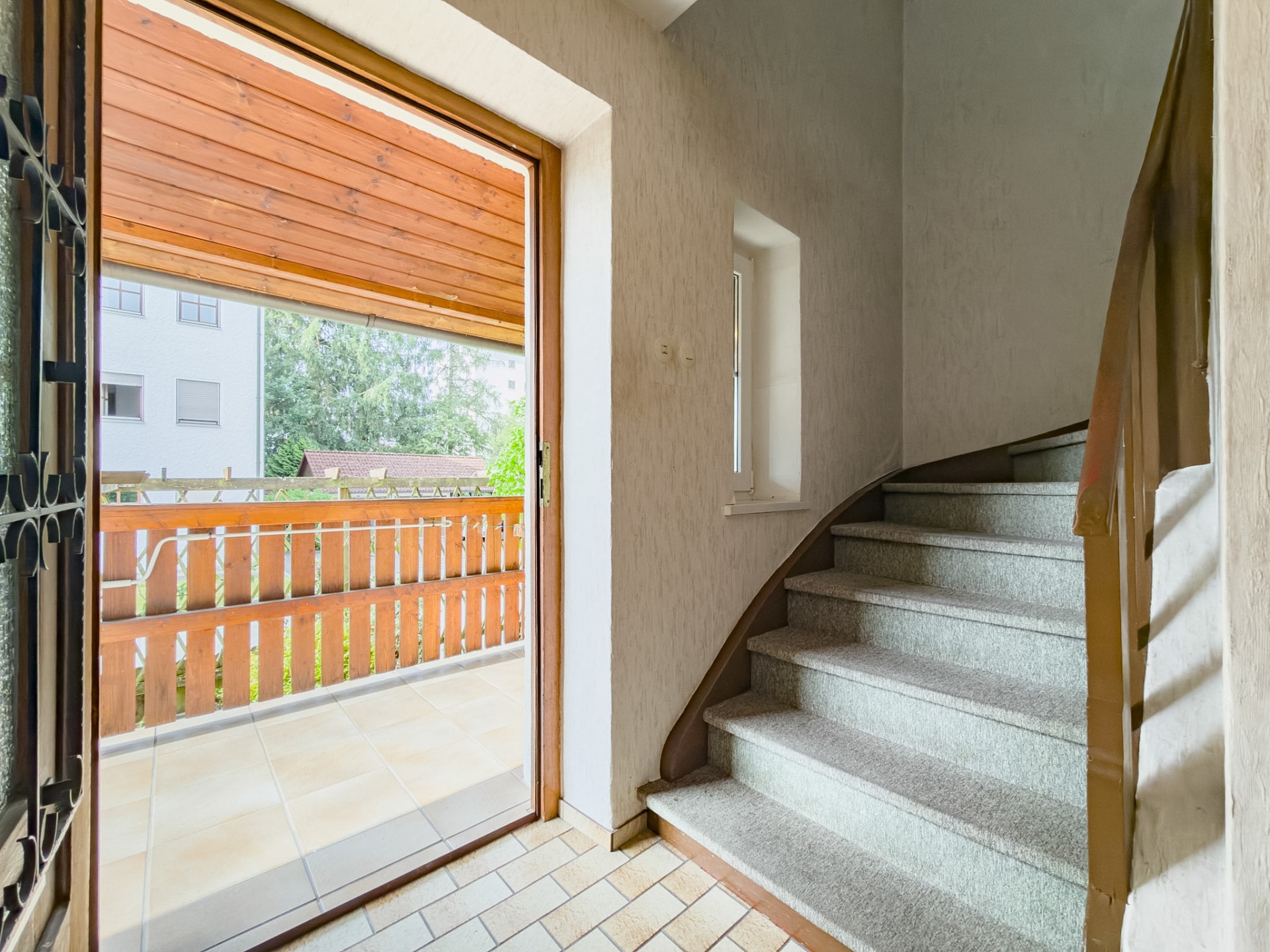 Flur mit Treppe