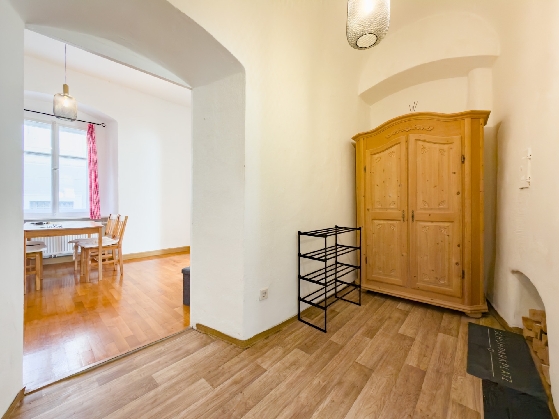 Diele mit Blick ins Esszimmer