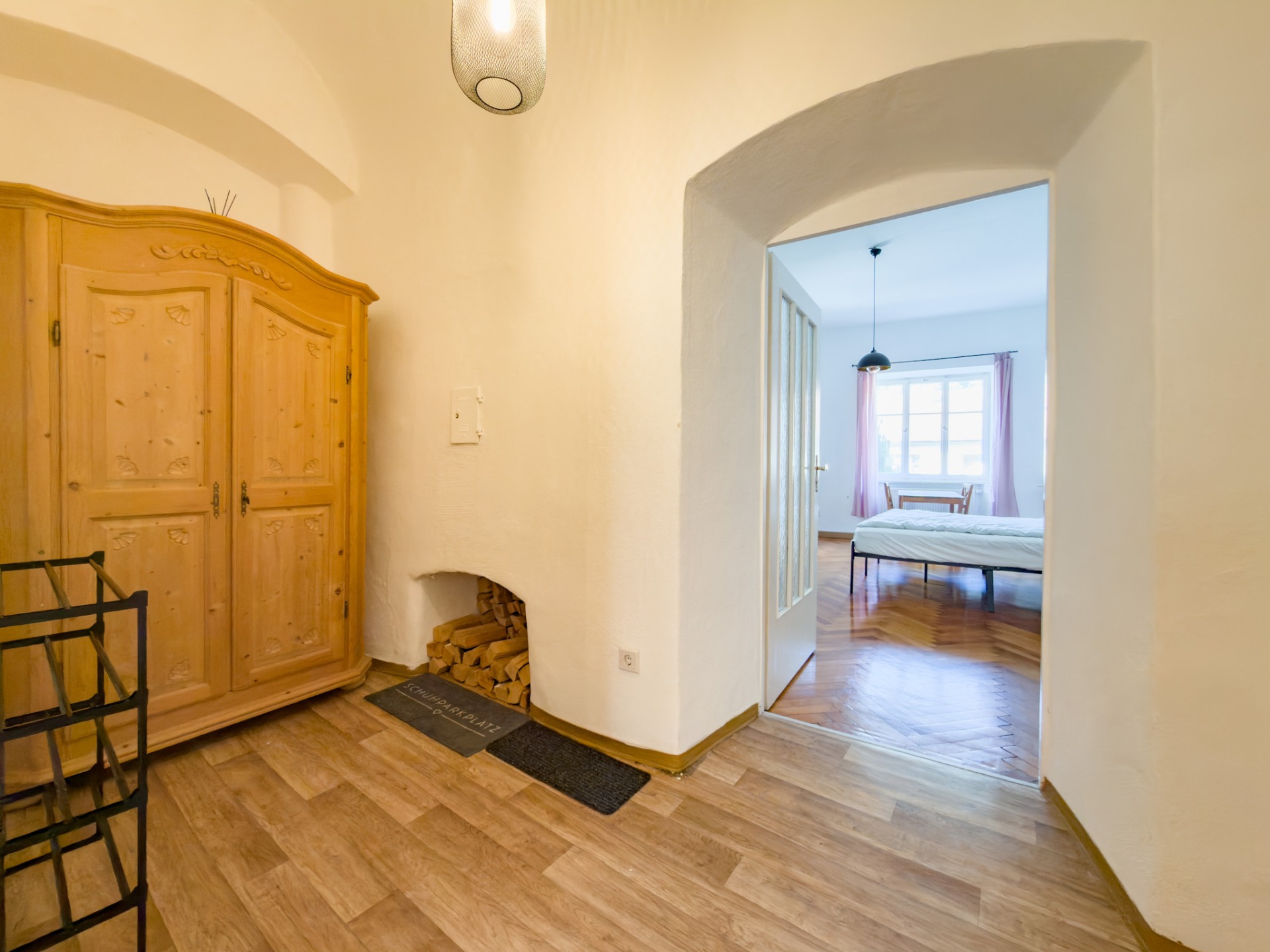 Diele mit Blick ins Wohnzimmer