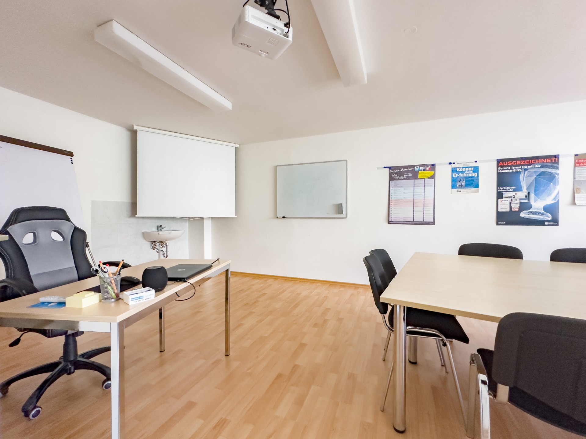 Besprechungszimmer Gewerbeeinheit