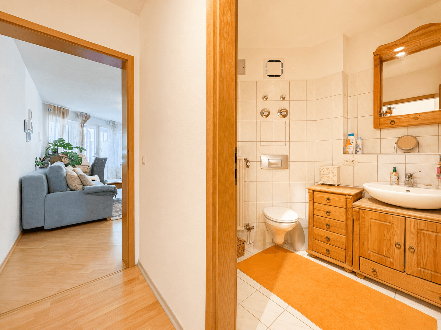 Wohnzimmer / Badezimmer