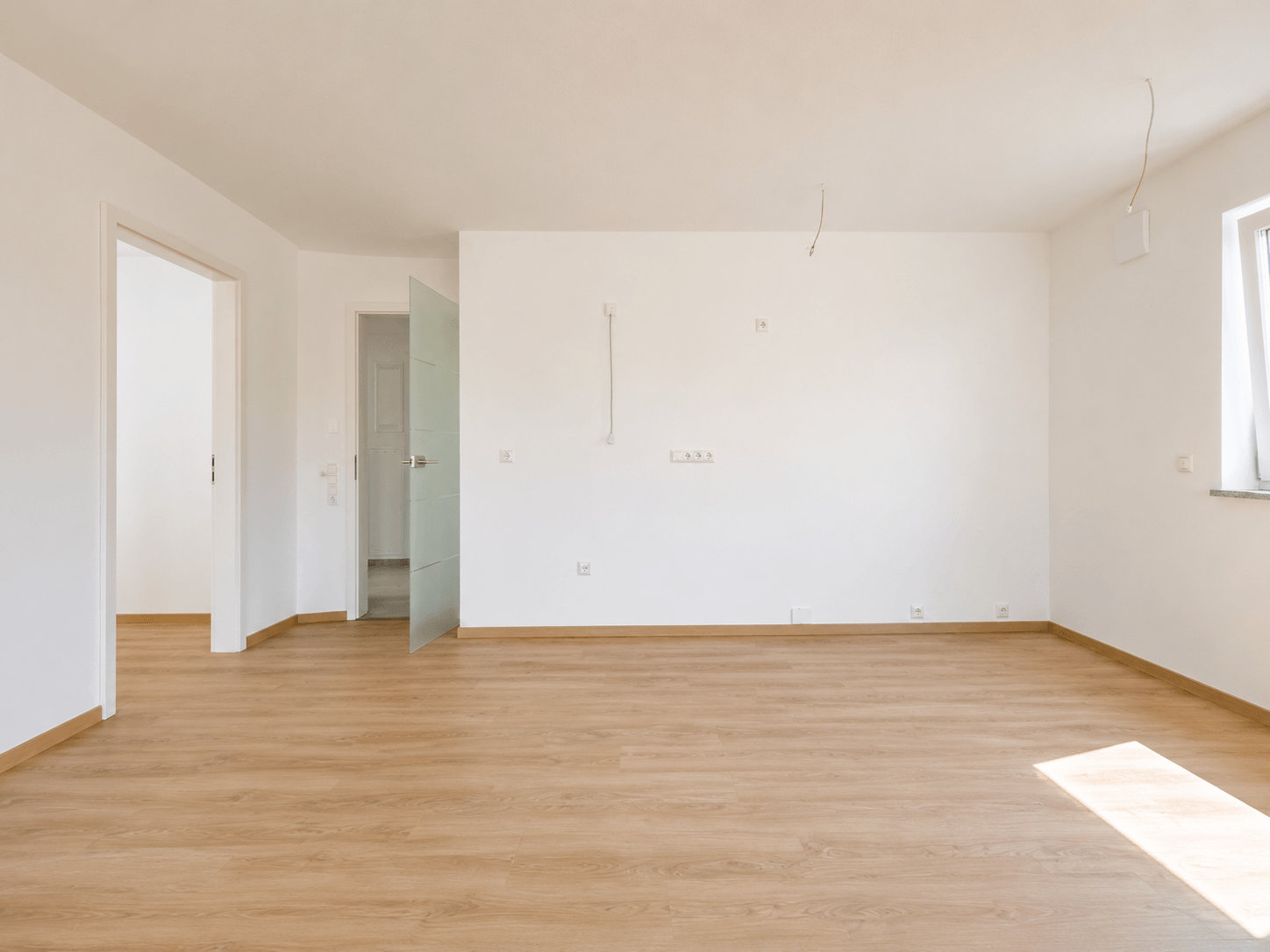 Wohnzimmer mit Platz für die Küche