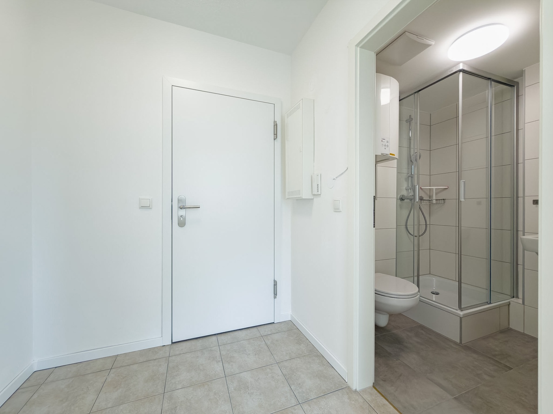 Eingangsbereich / Badezimmer
