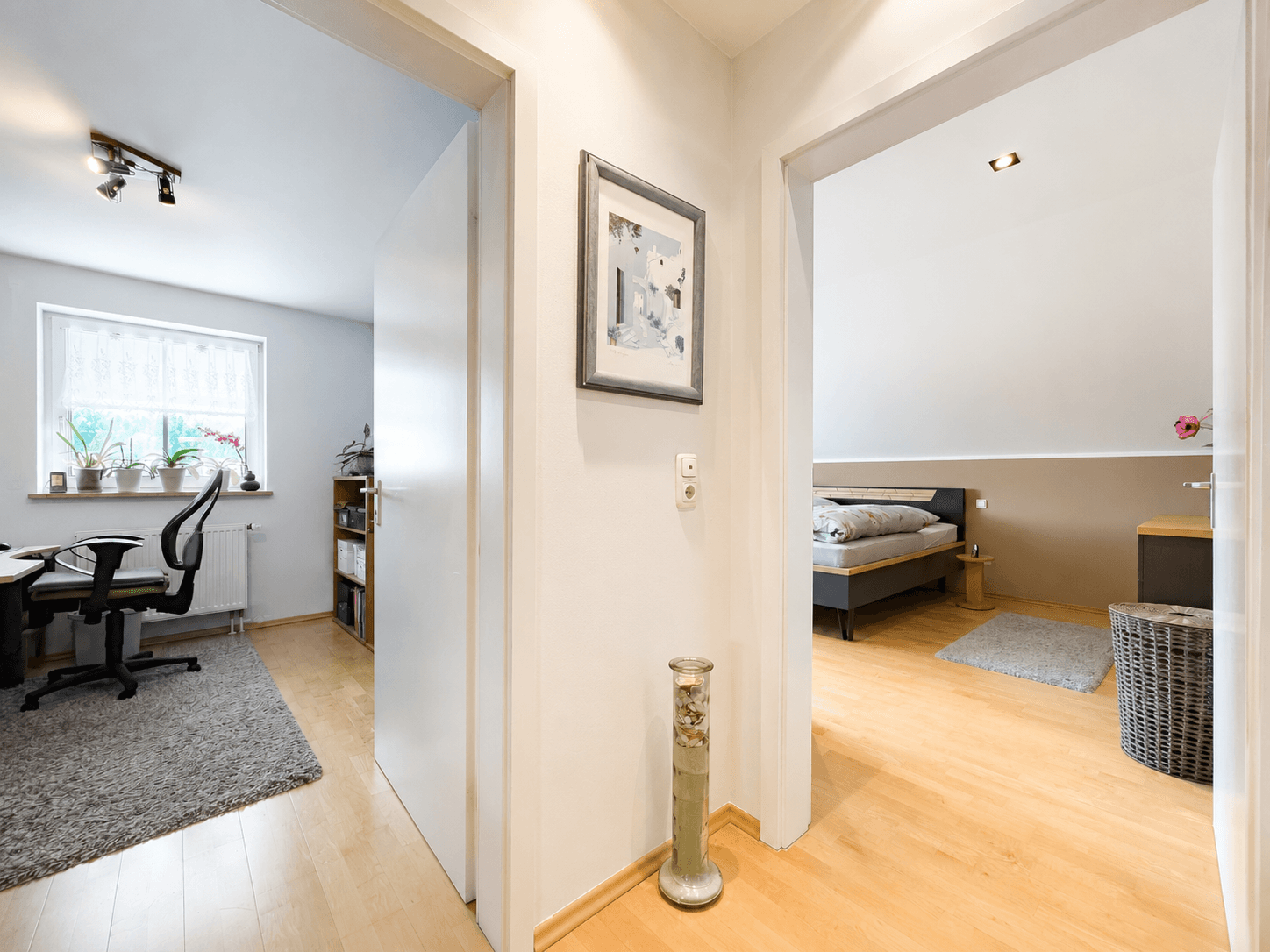 Büro und Schlafzimmer
