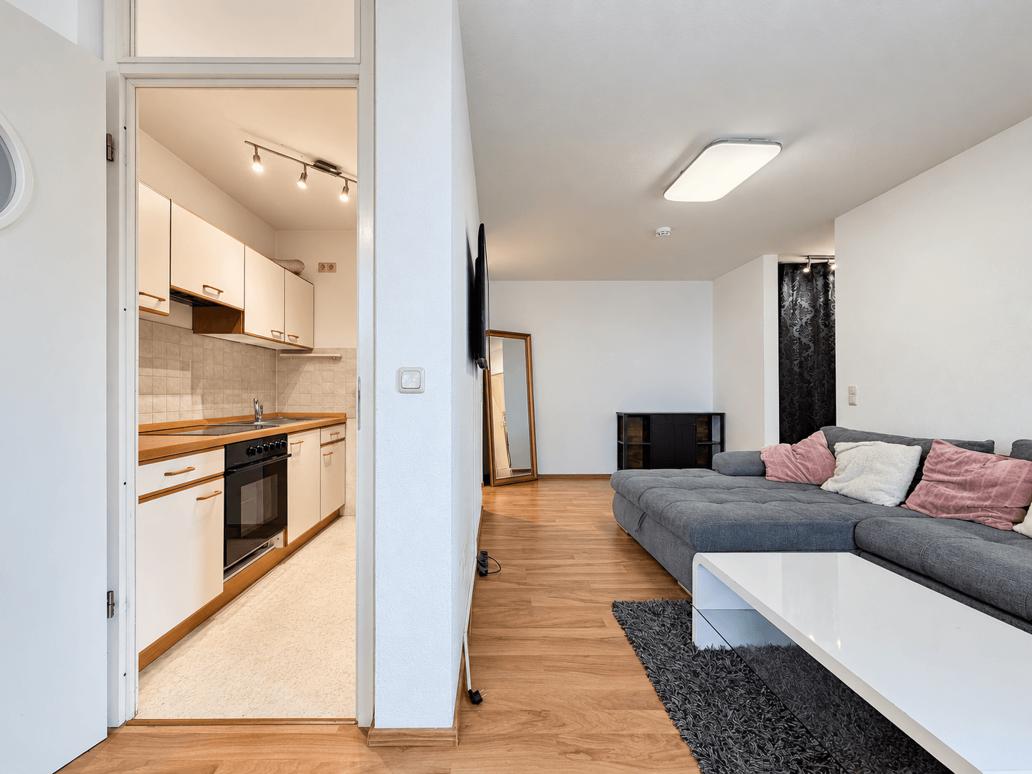 Wohnzimmer mit Küche