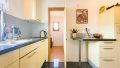Küche mit Speisekammer
