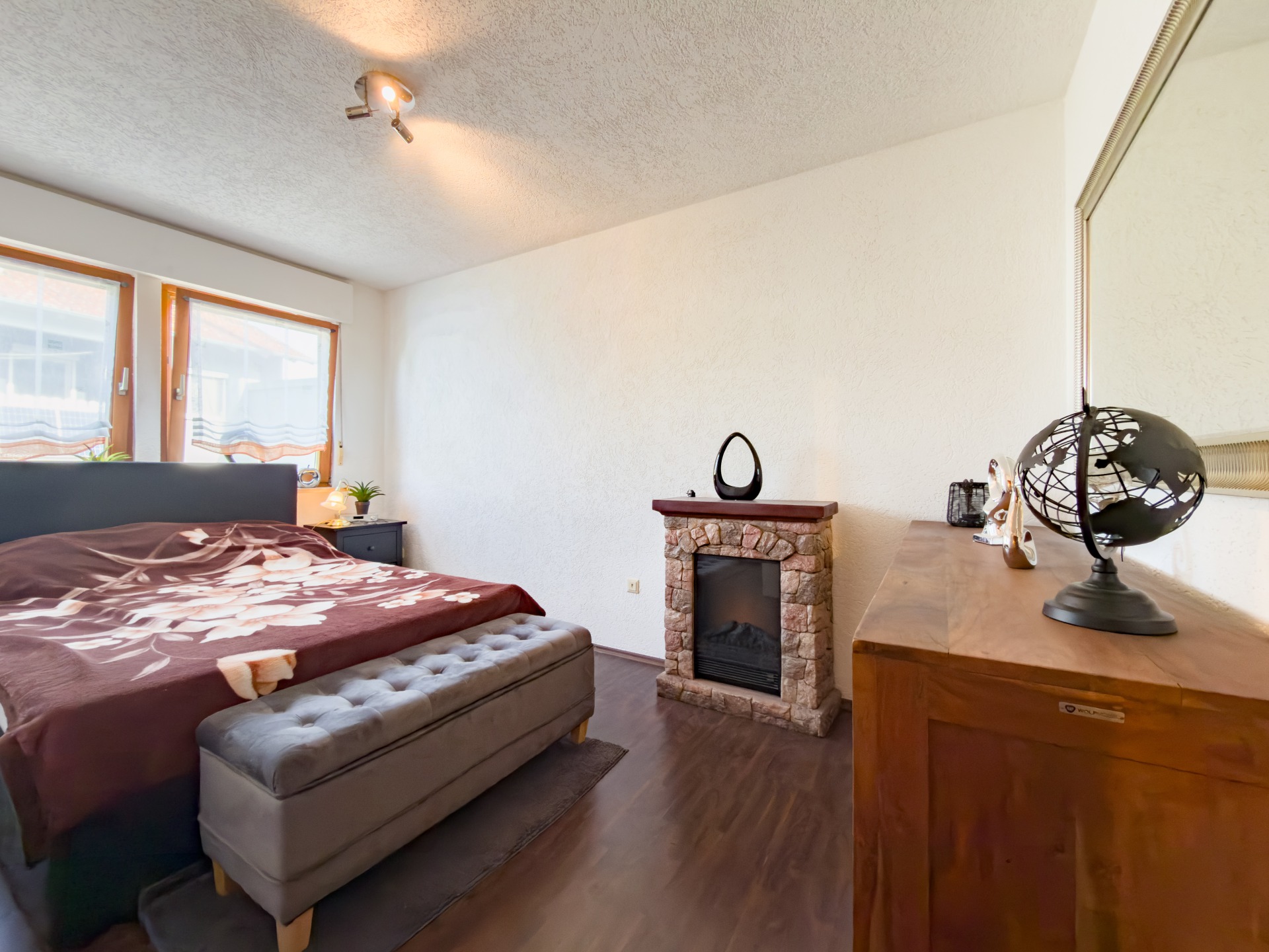 Schlafzimmer / Büro EG