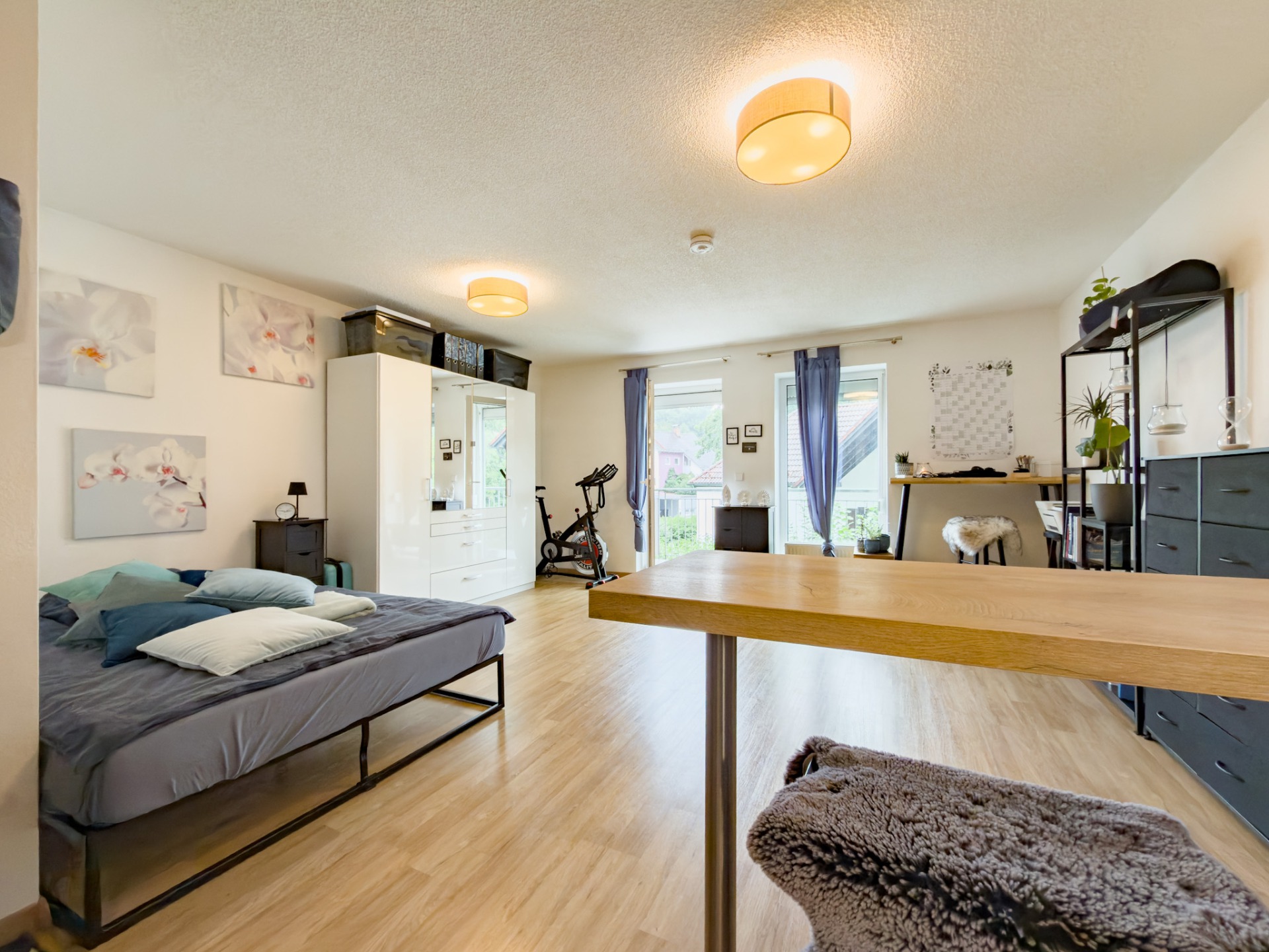 Wohn- und Schlafzimmer