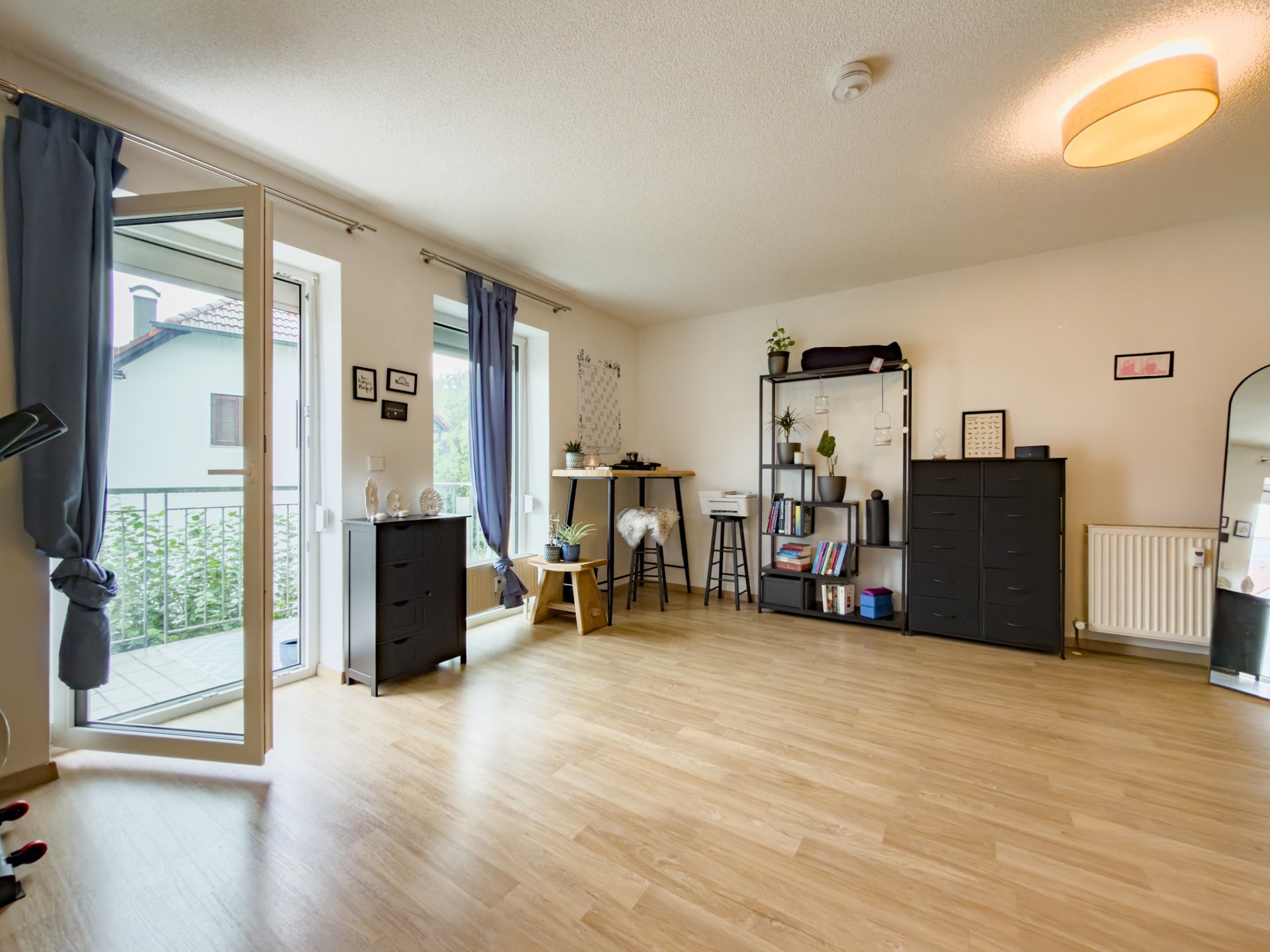 Wohn- und Schlafzimmer