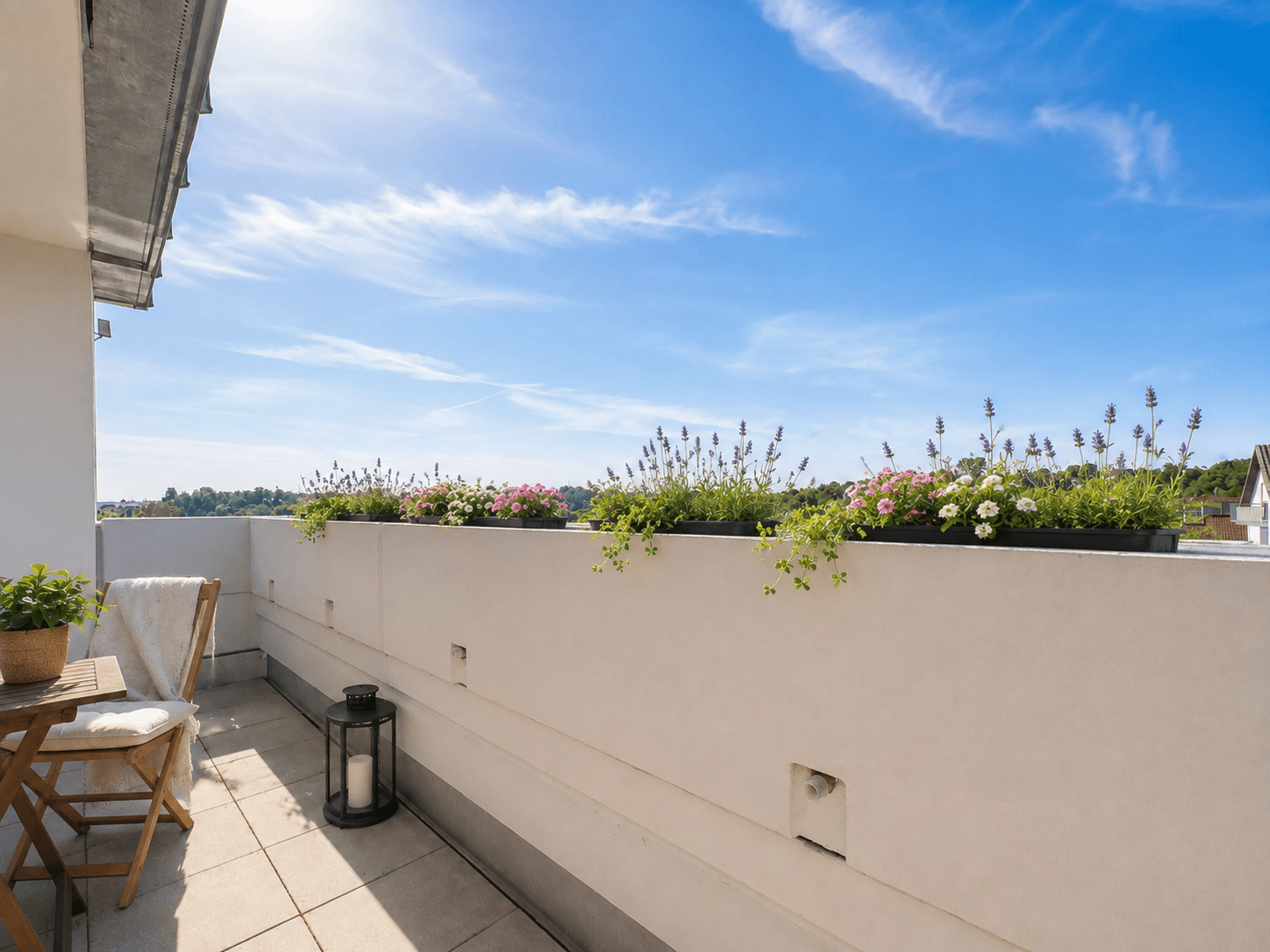 Balkon in Süd-Westausrichtung (KI bearbeitet)