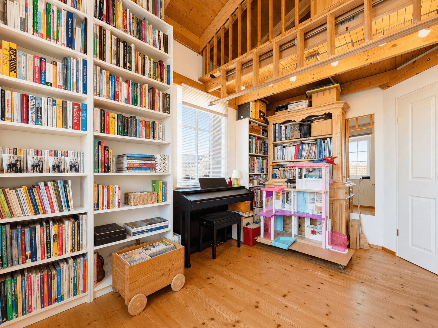 Bibliothek im OG