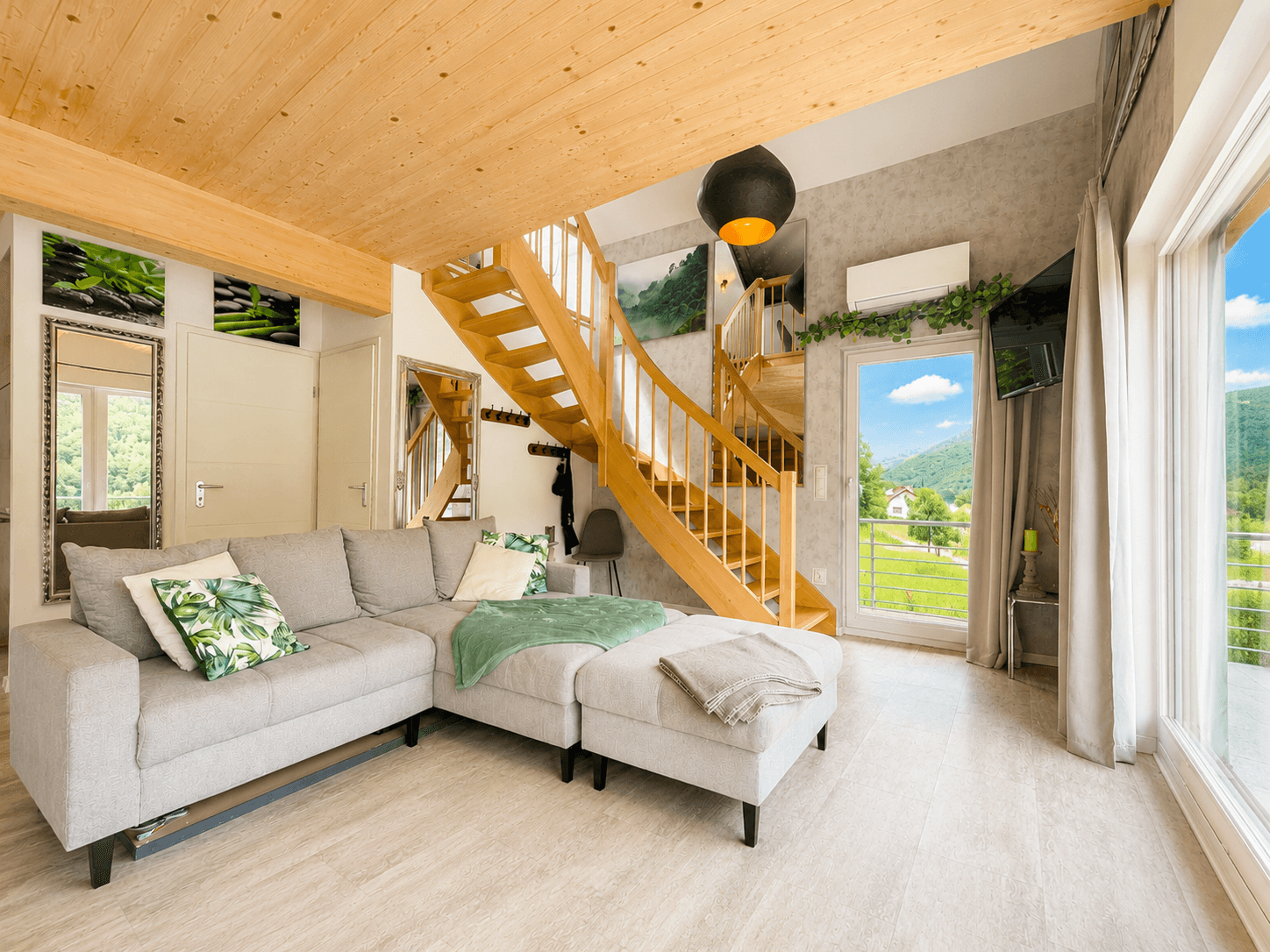 Wohnzimmer im EG