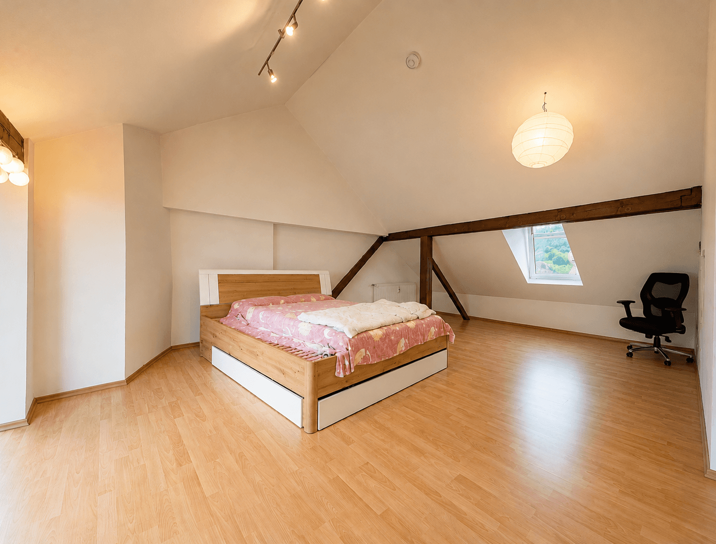 Schlafzimmer 1